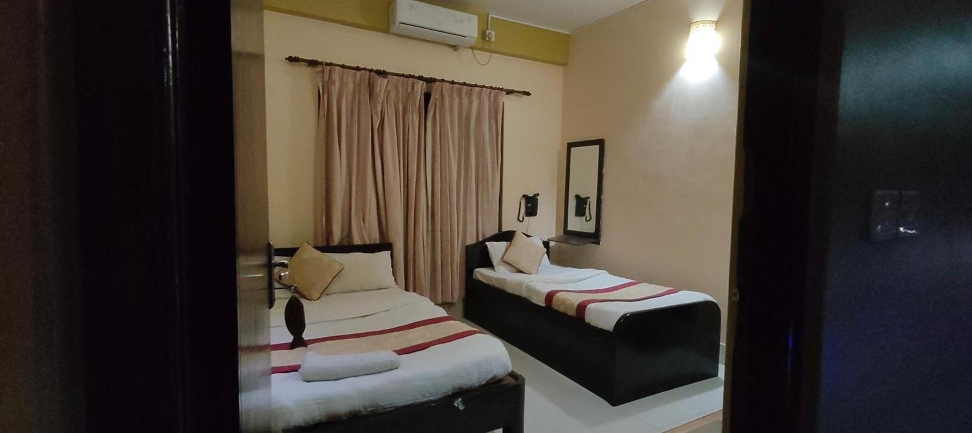 Hotel August International Pokhara Kültér fotó