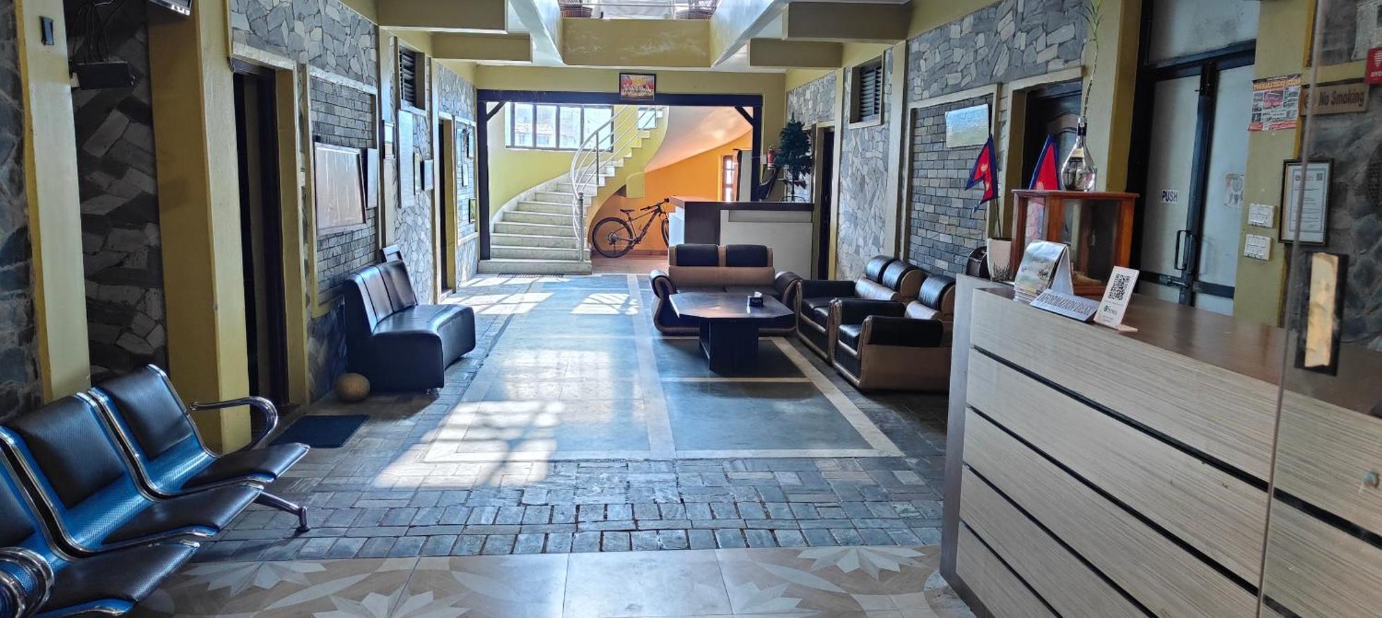 Hotel August International Pokhara Kültér fotó