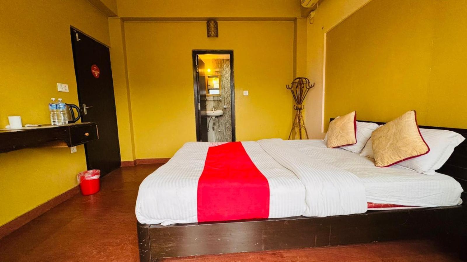 Hotel August International Pokhara Kültér fotó