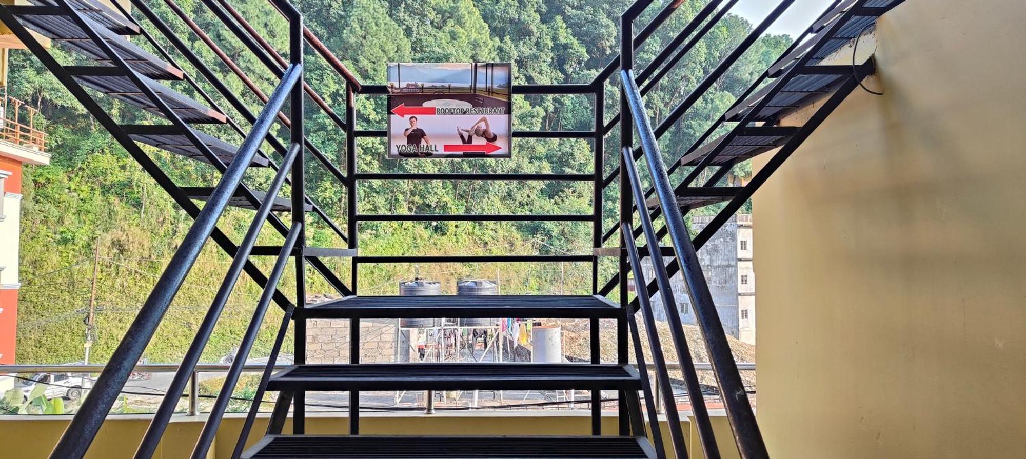 Hotel August International Pokhara Kültér fotó