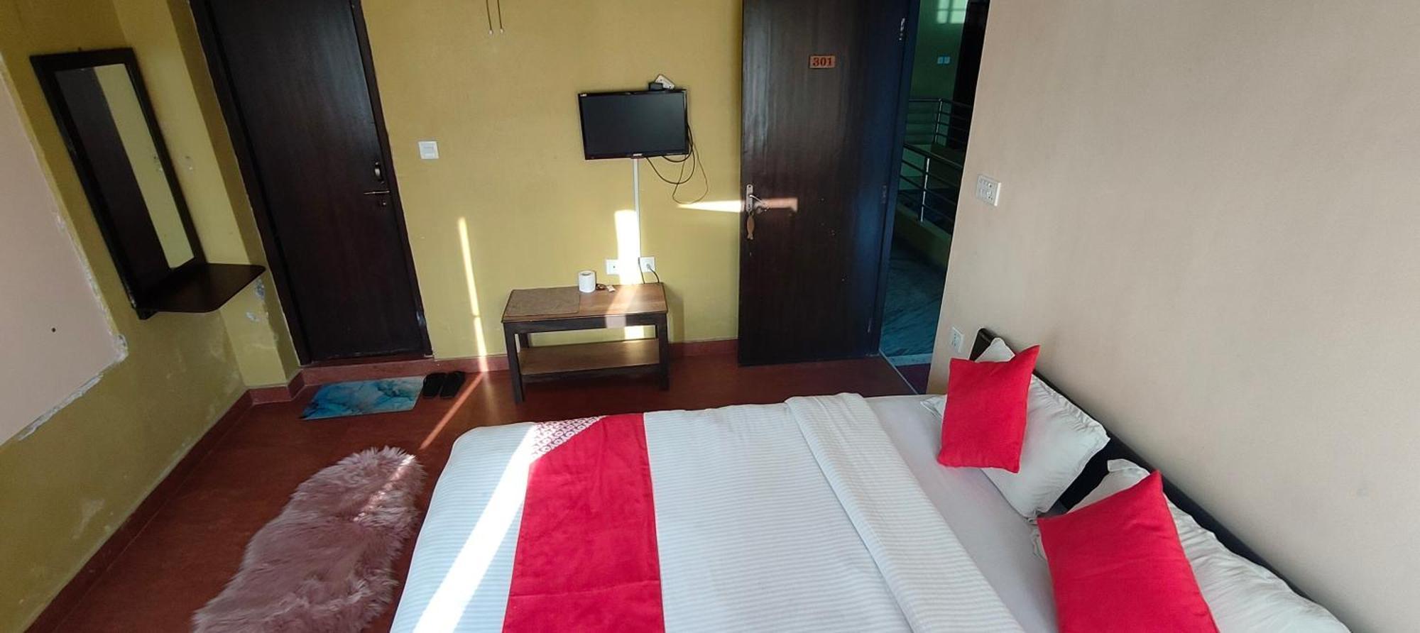 Hotel August International Pokhara Kültér fotó