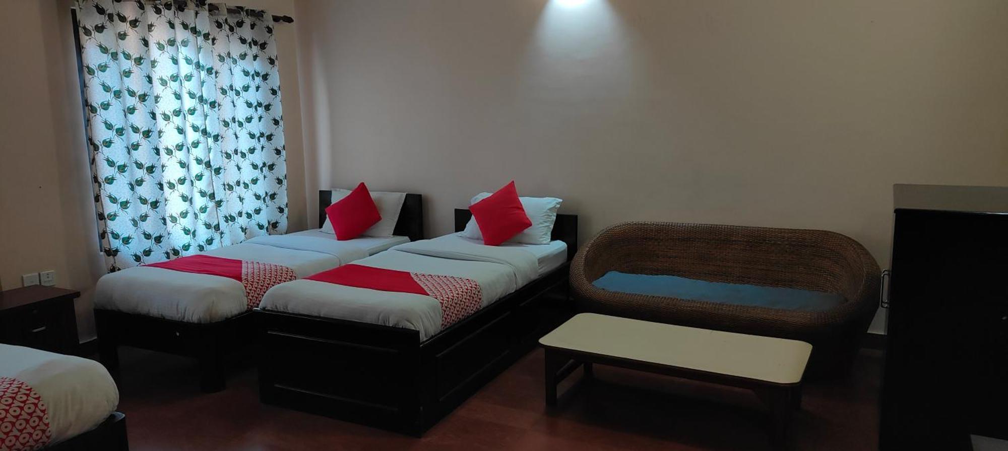 Hotel August International Pokhara Kültér fotó