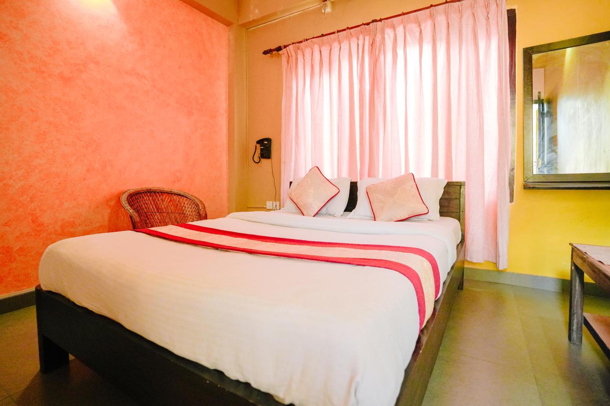 Hotel August International Pokhara Kültér fotó