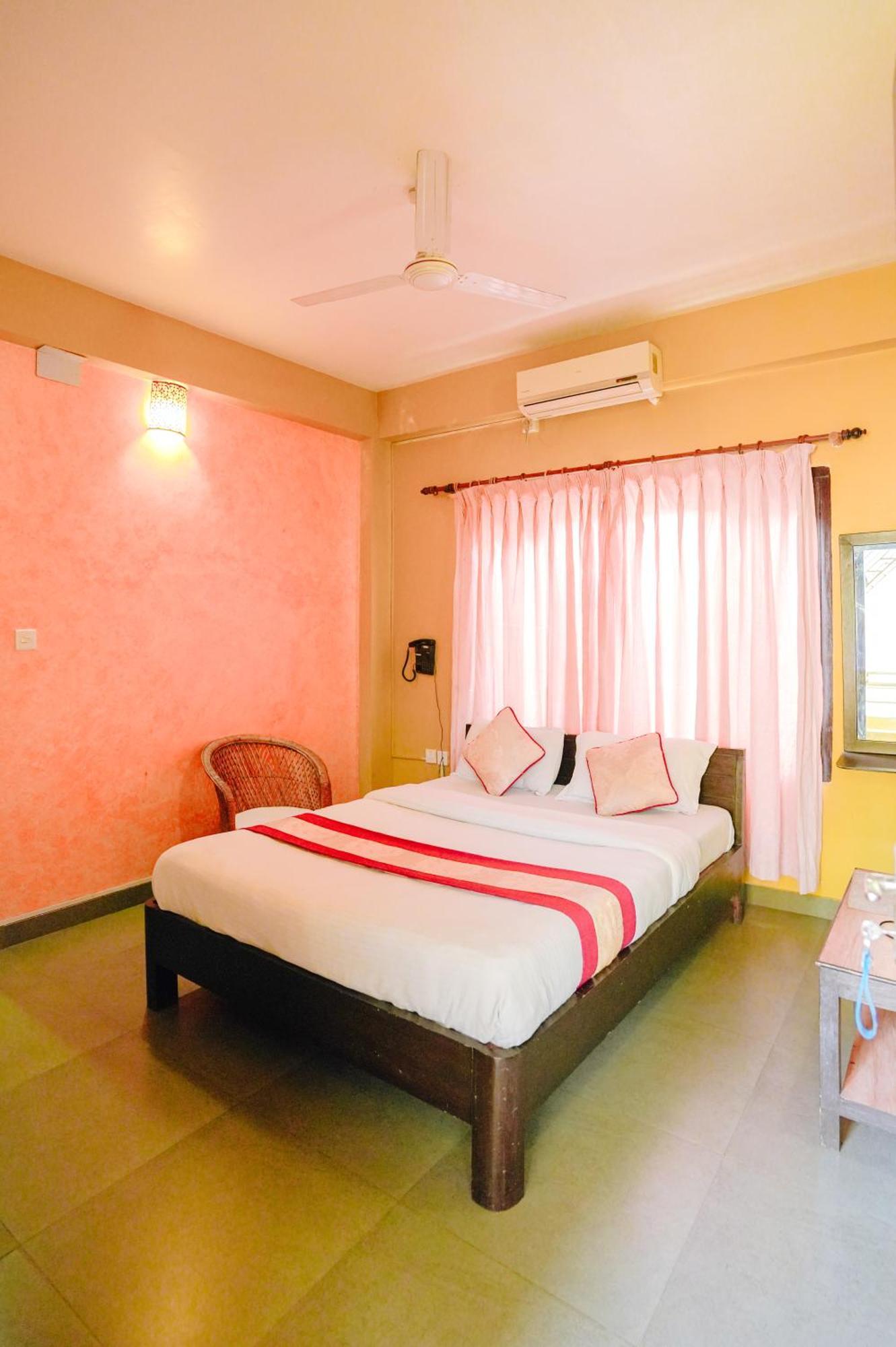 Hotel August International Pokhara Kültér fotó