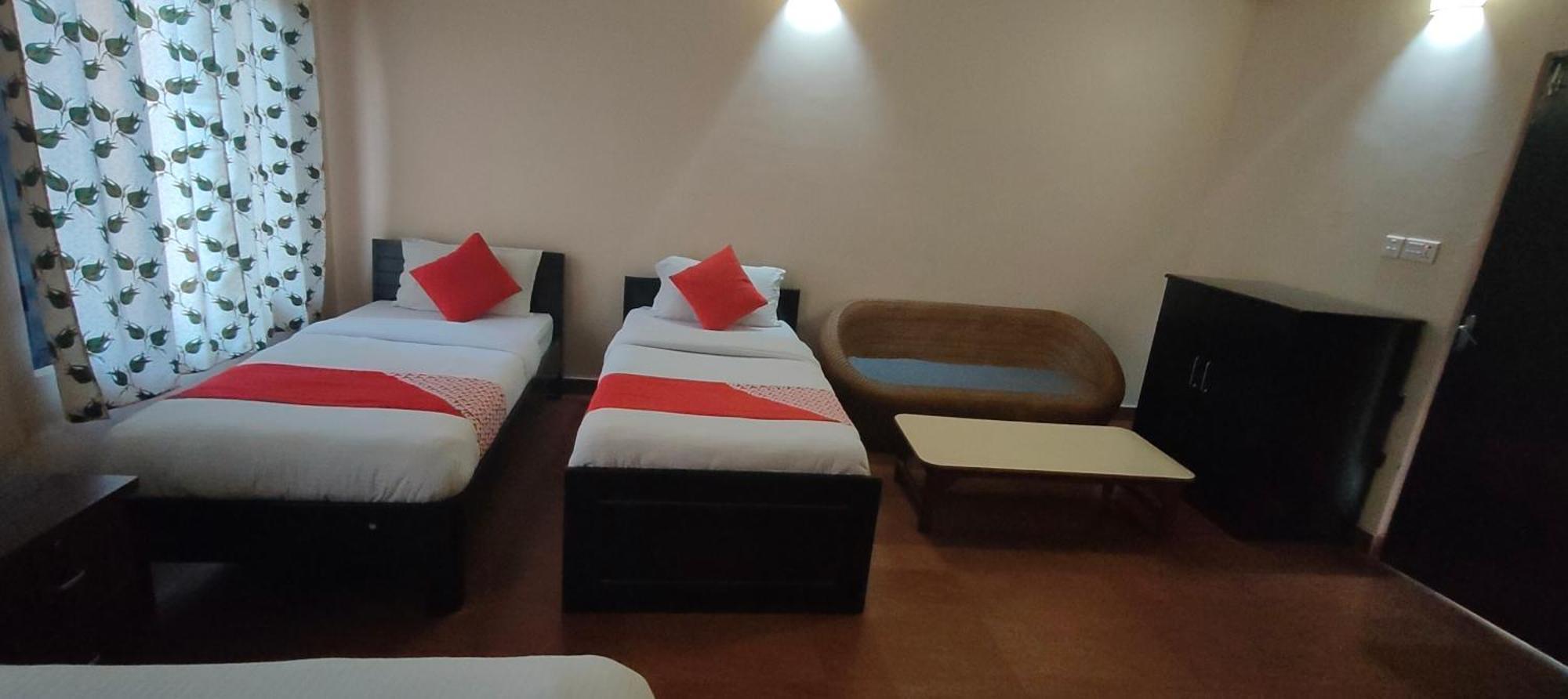 Hotel August International Pokhara Kültér fotó